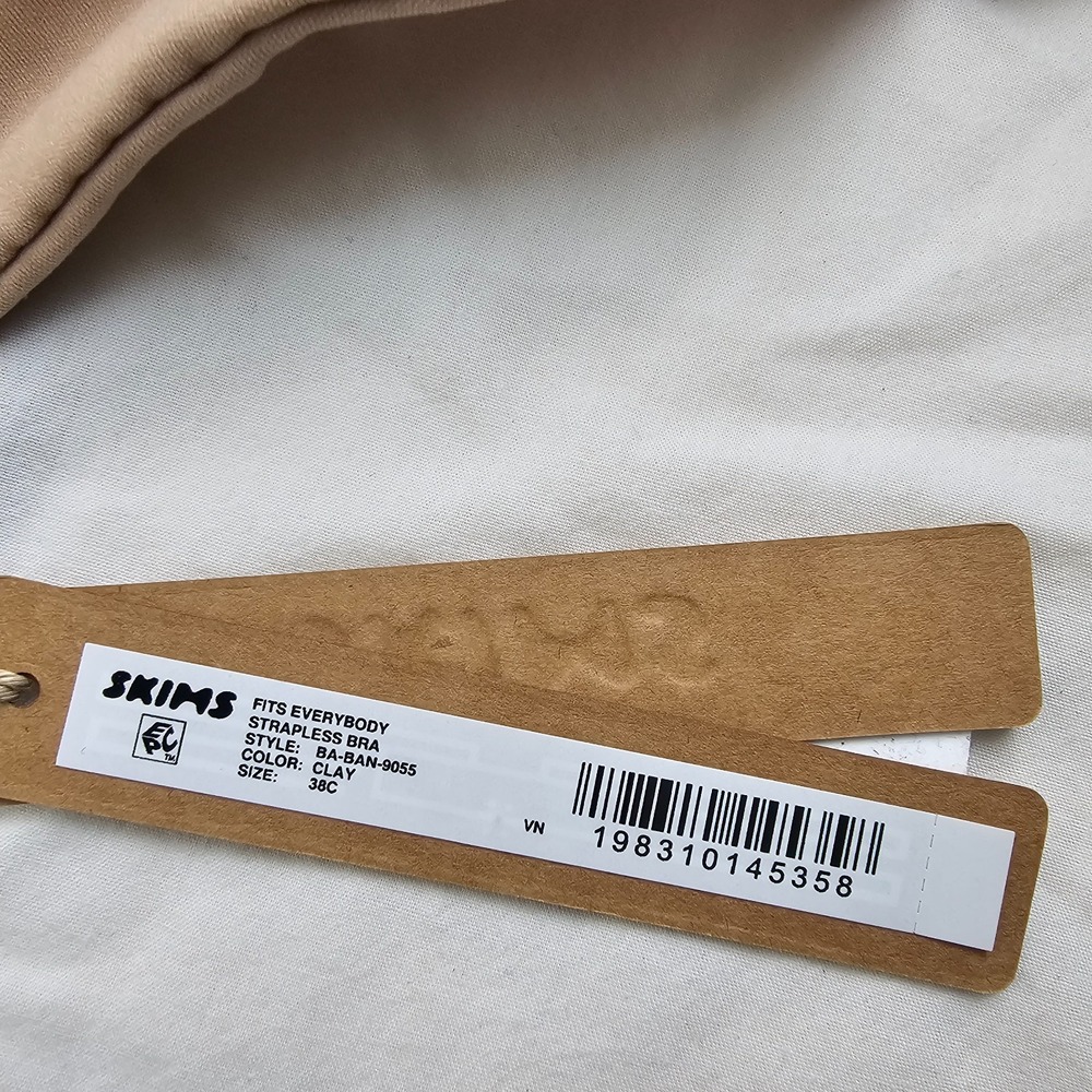 SKIMS NWT Fits Everybody Strapless Bra Size 38C BA-BAN-3208 Color Clay Beige - Picture 2 of 5